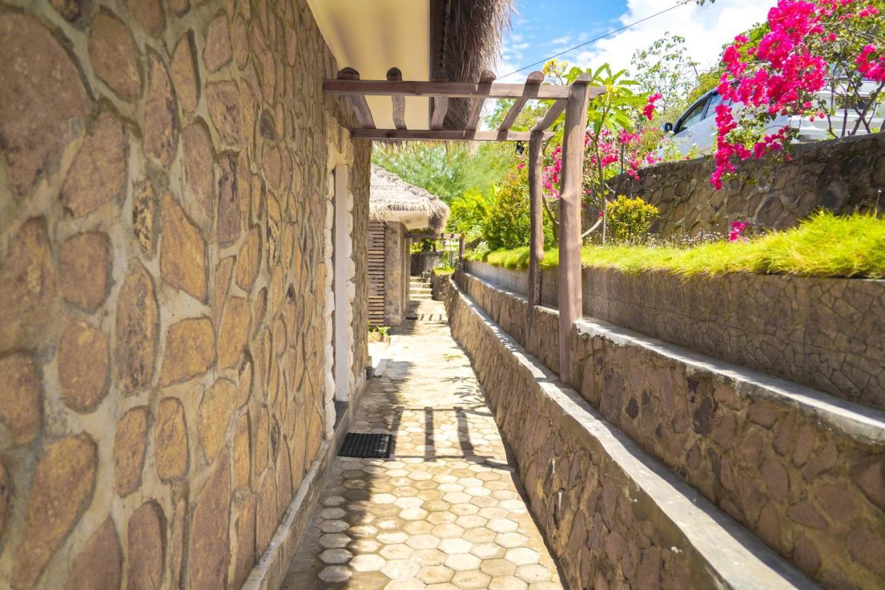 Theodor Hotel Labuan Bajo Kültér fotó