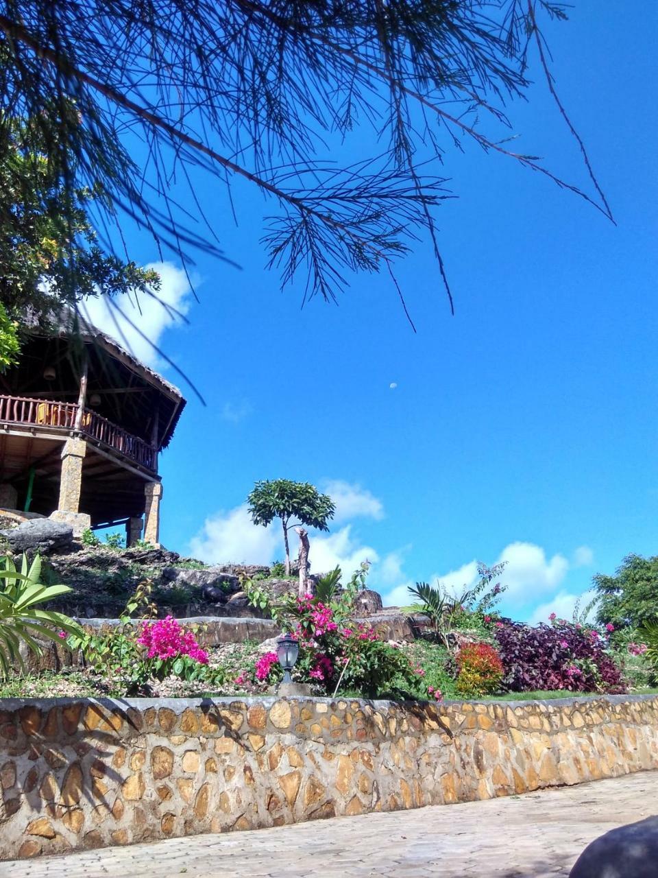 Theodor Hotel Labuan Bajo Kültér fotó