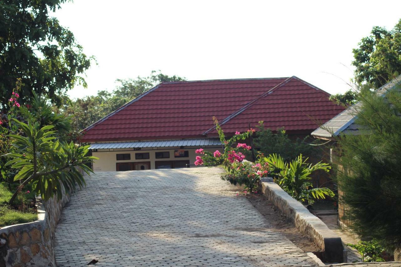 Theodor Hotel Labuan Bajo Kültér fotó